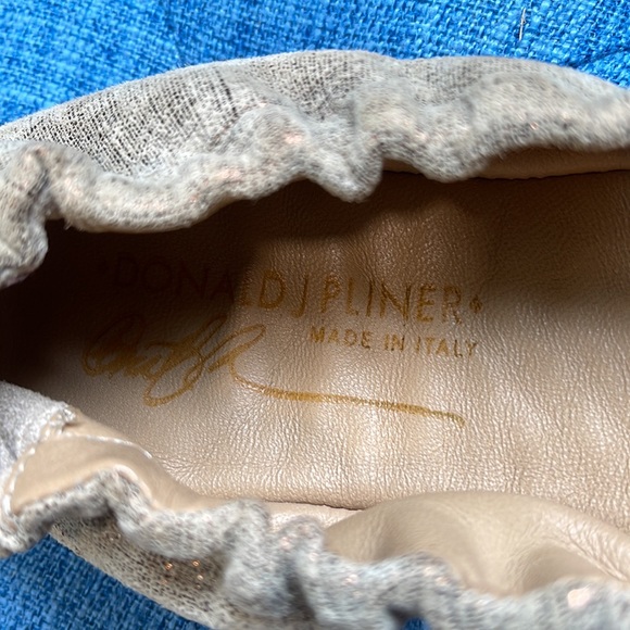 Beautiful in Person! Brushed gold Leather! - Picture 5 of 5